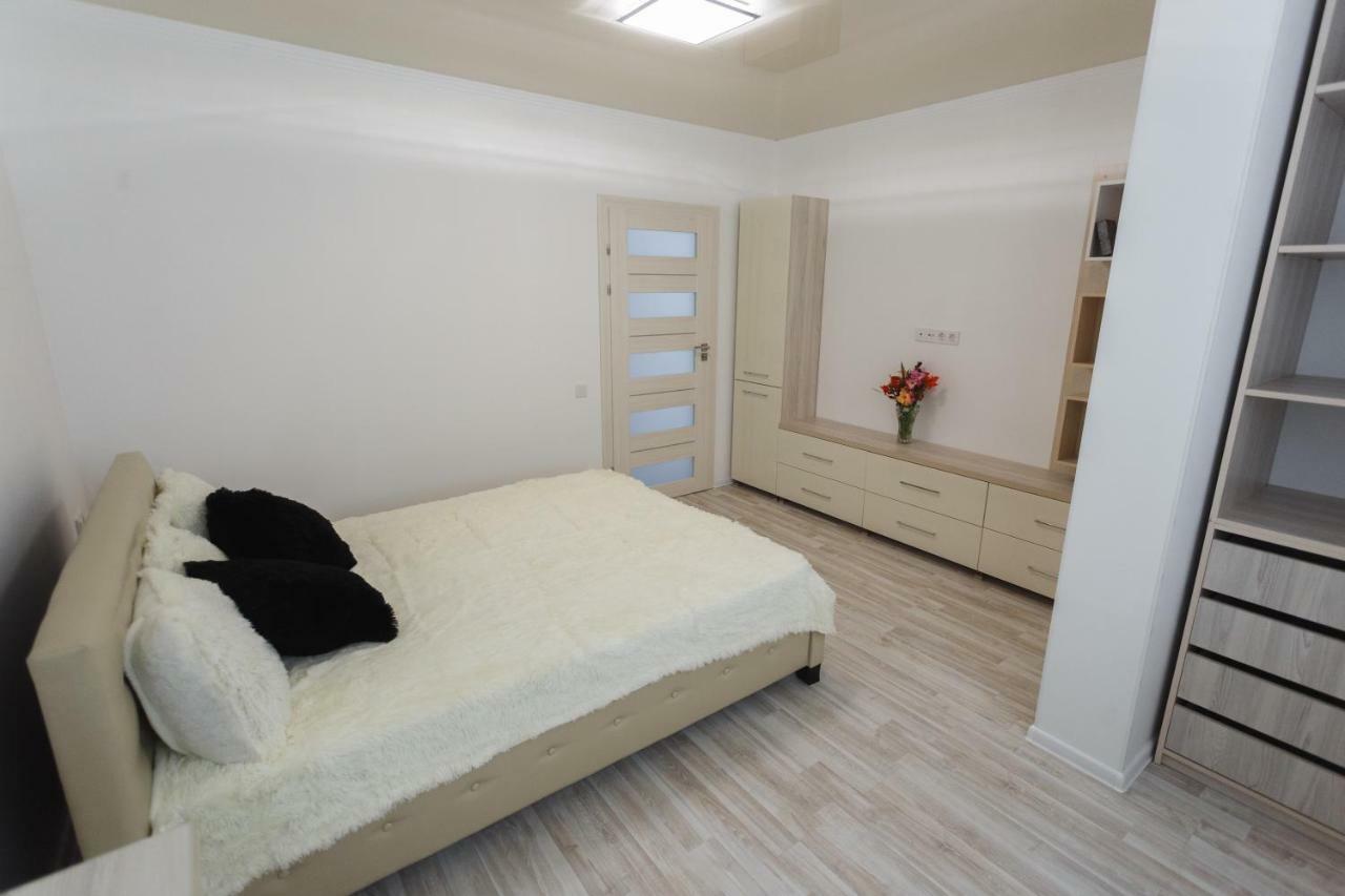 Апартаменты Вероника Kamianets-Podilsky Extérieur photo
